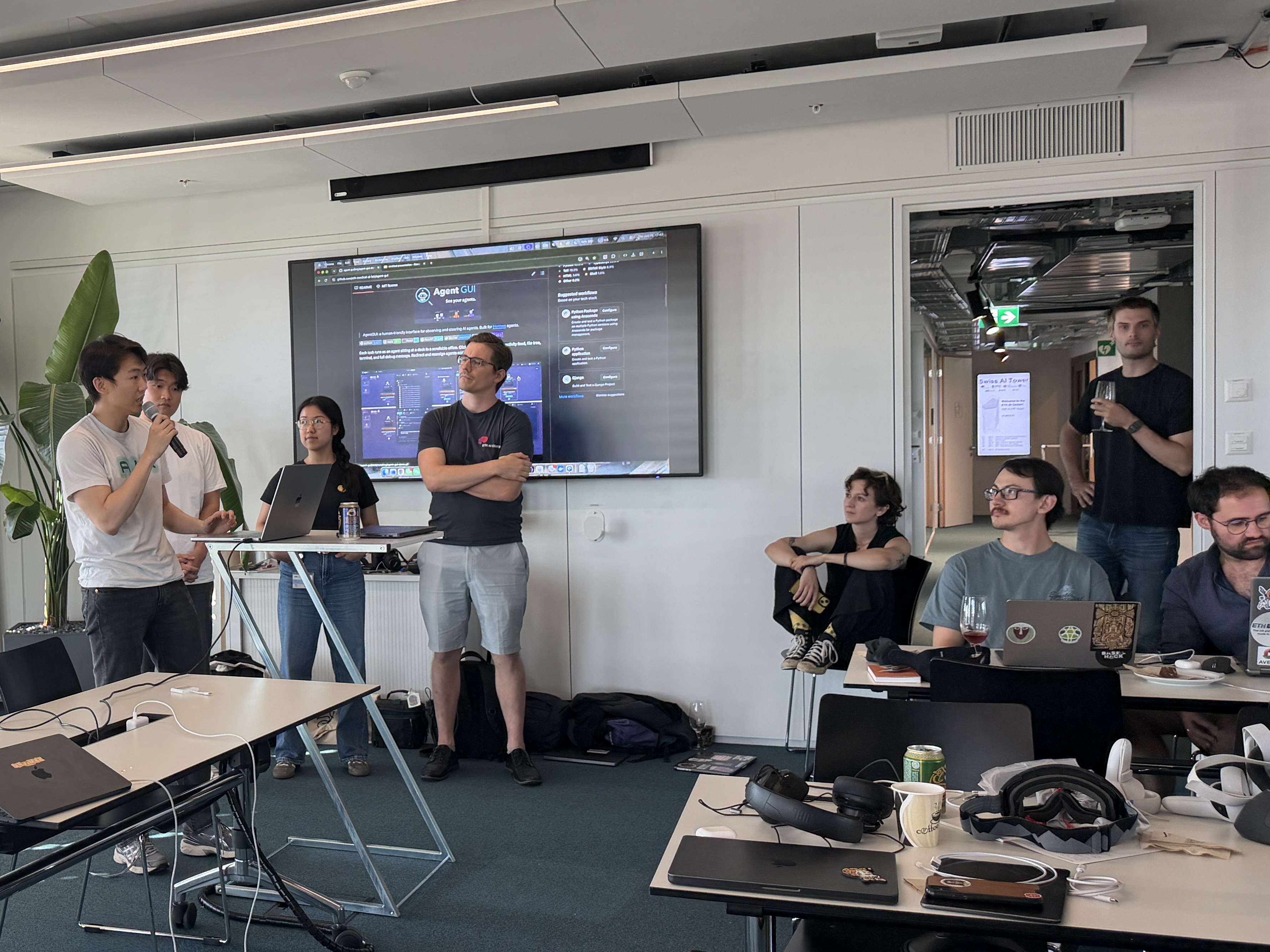 ETH AI Club member Michael Moor and team demo AgentGUI at the Anthropic-ETH AI Sprint
